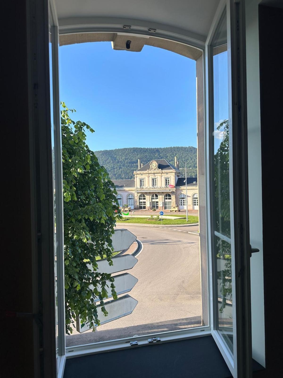 Appartement De La Gare Remiremont Bagian luar foto