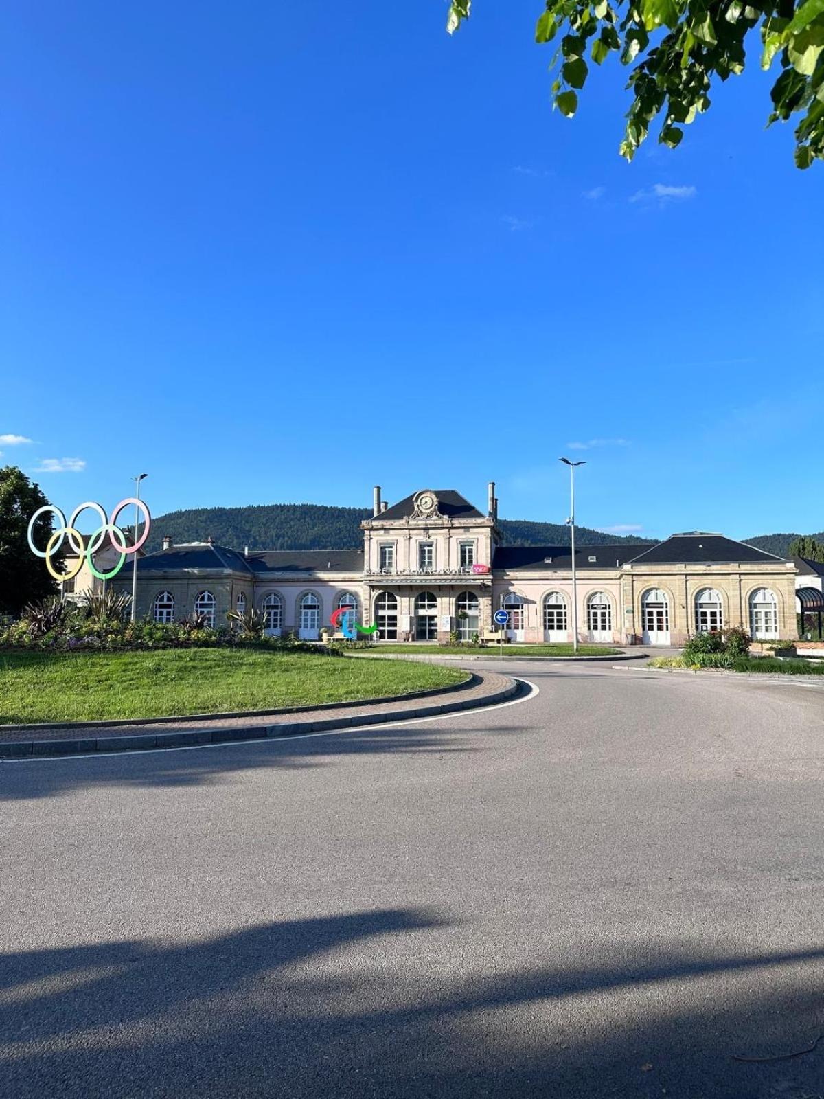 Appartement De La Gare Remiremont Bagian luar foto